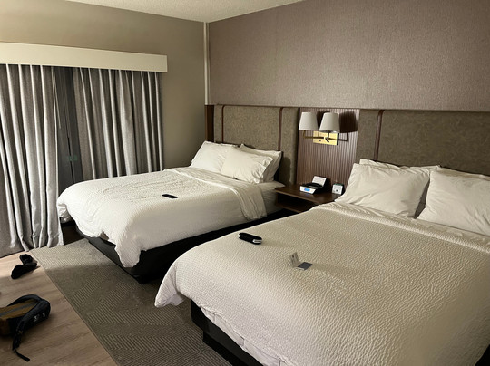 温哥华市中心假日套房酒店主图