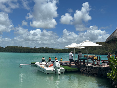 山德拉妮巨浪水疗度假村主图