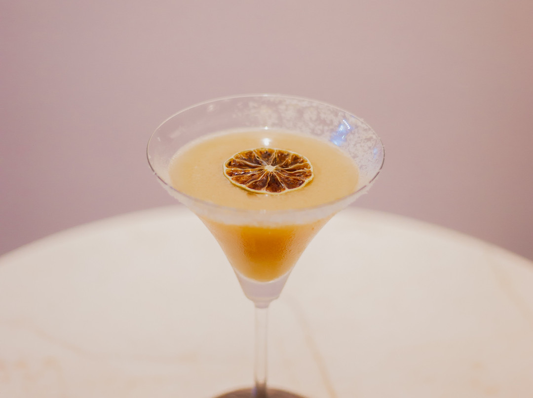 Road 6, Bar & Lounge