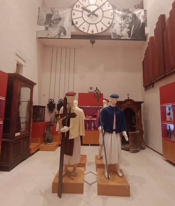 Castello Caracciolo-Sammichele di Bari必去景点