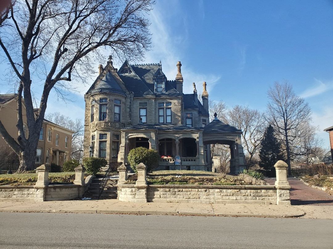 Shakespeare Chateau Inn and Gardens Bed & Breakfast主图