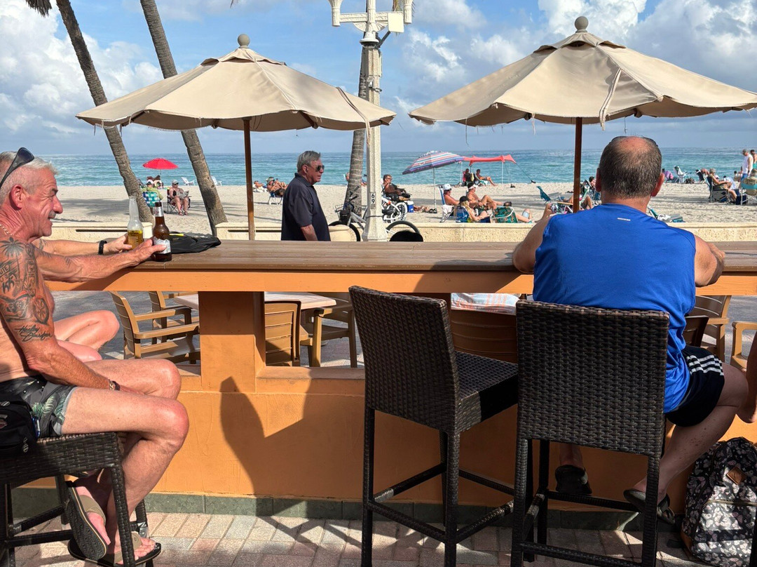 激流海滨酒店主图