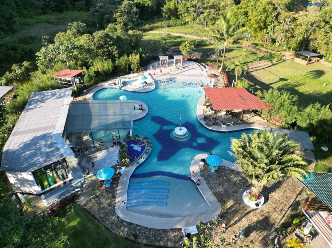 Hotel Ecopark en la entrada a la amazonía
