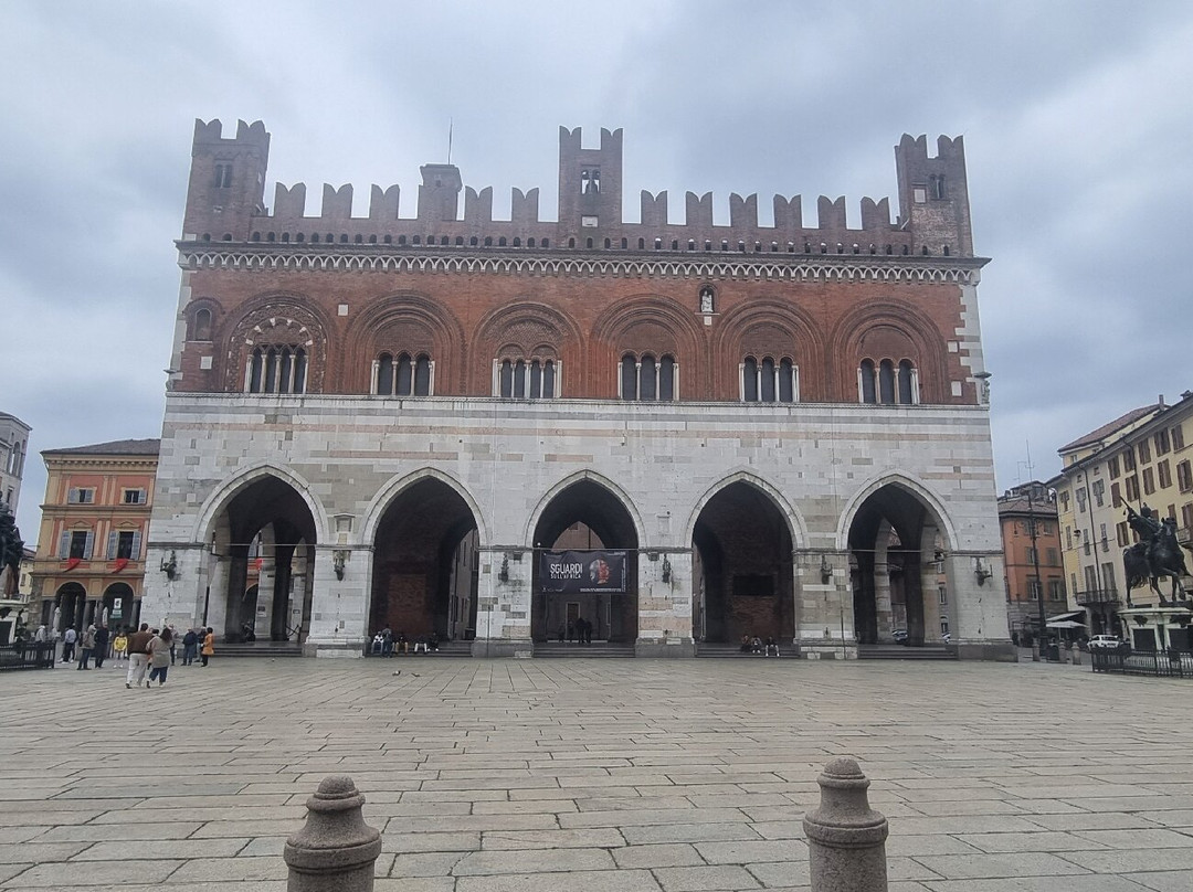 Piazza Cavalli-皮亚琴察必去景点