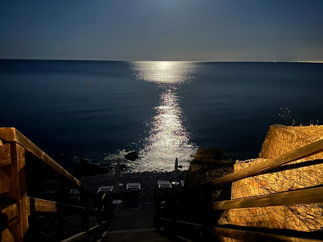 房子和母马酒店主图