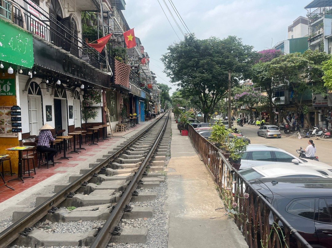 May Hanoi Train Street Cafe And Restaurant