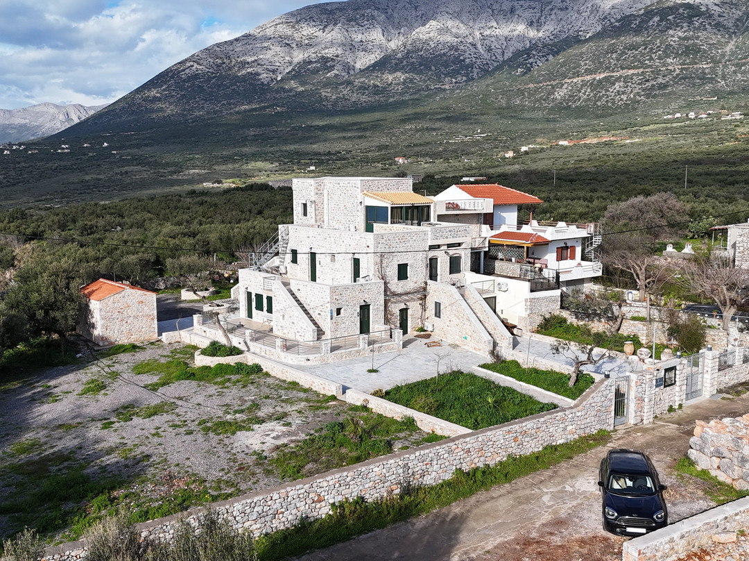 Mani Tsopakas Residences