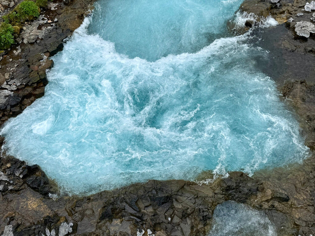 Bruarfoss Waterfall 蒂芬尼藍瀑布-Brekkuskogur必去景点