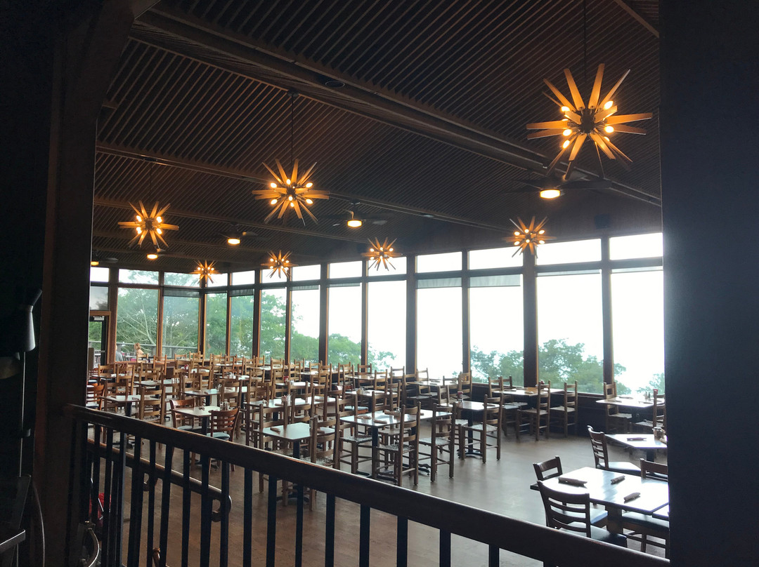 天堂之地酒店主图