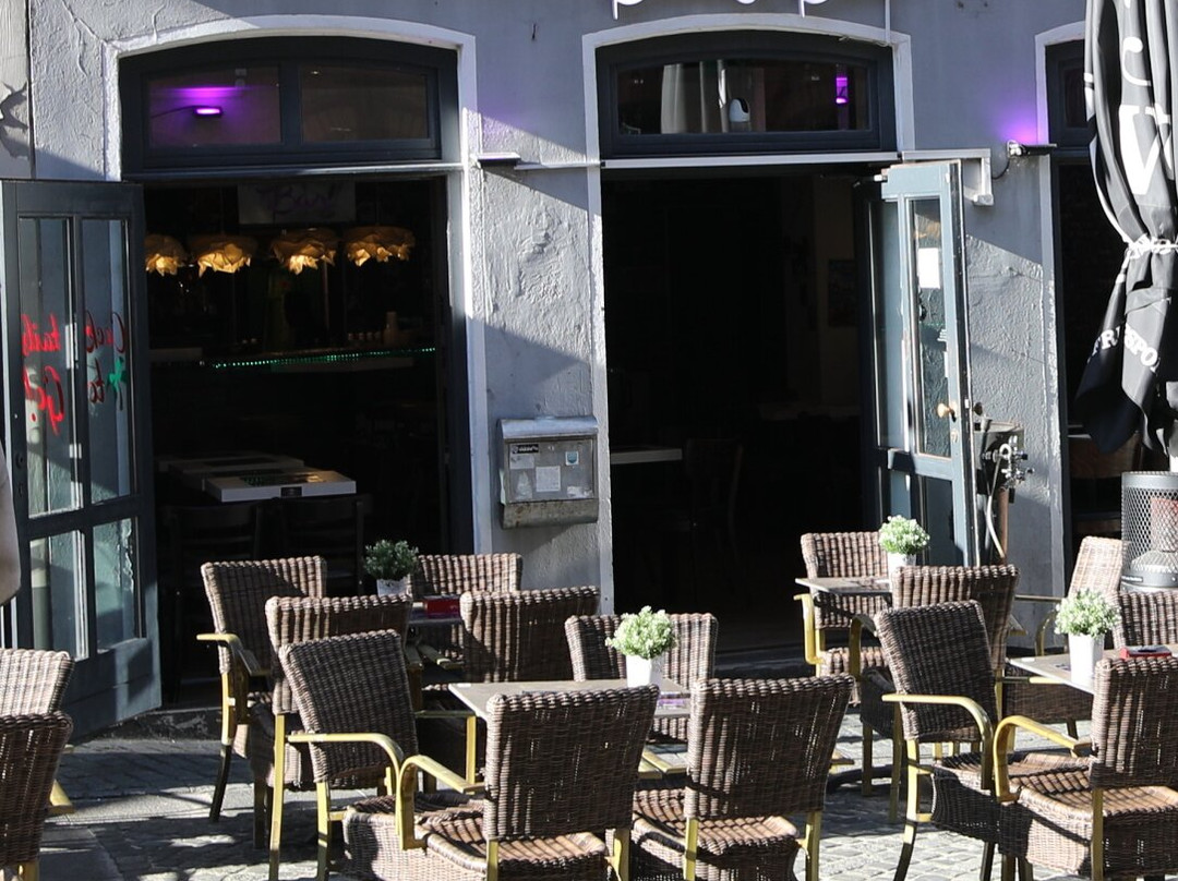 Benny's Bar