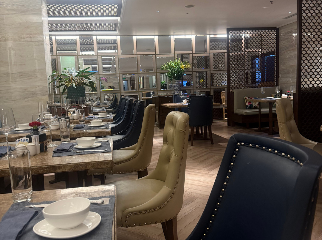 东方翡翠酒店主图