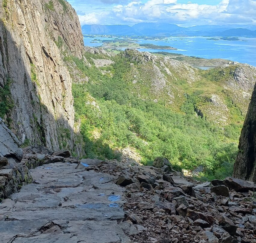 Torghatten-Torget必去景点