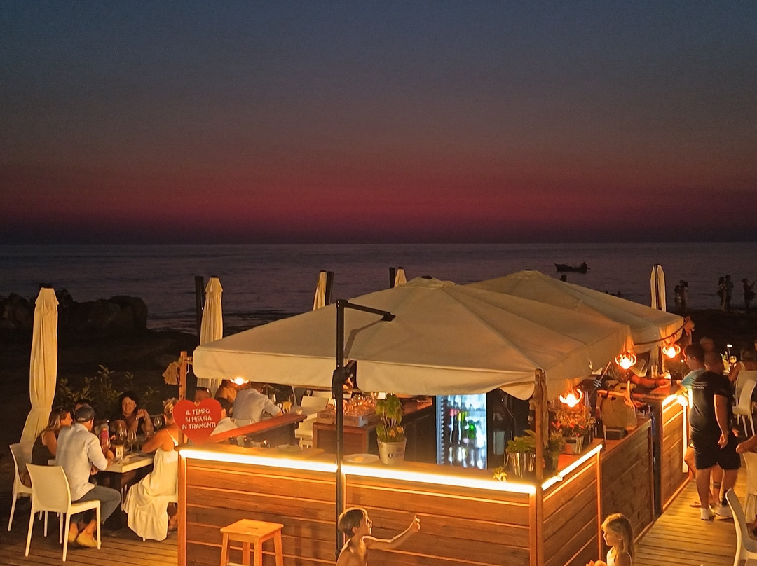 C'est La Vie Food & Drink