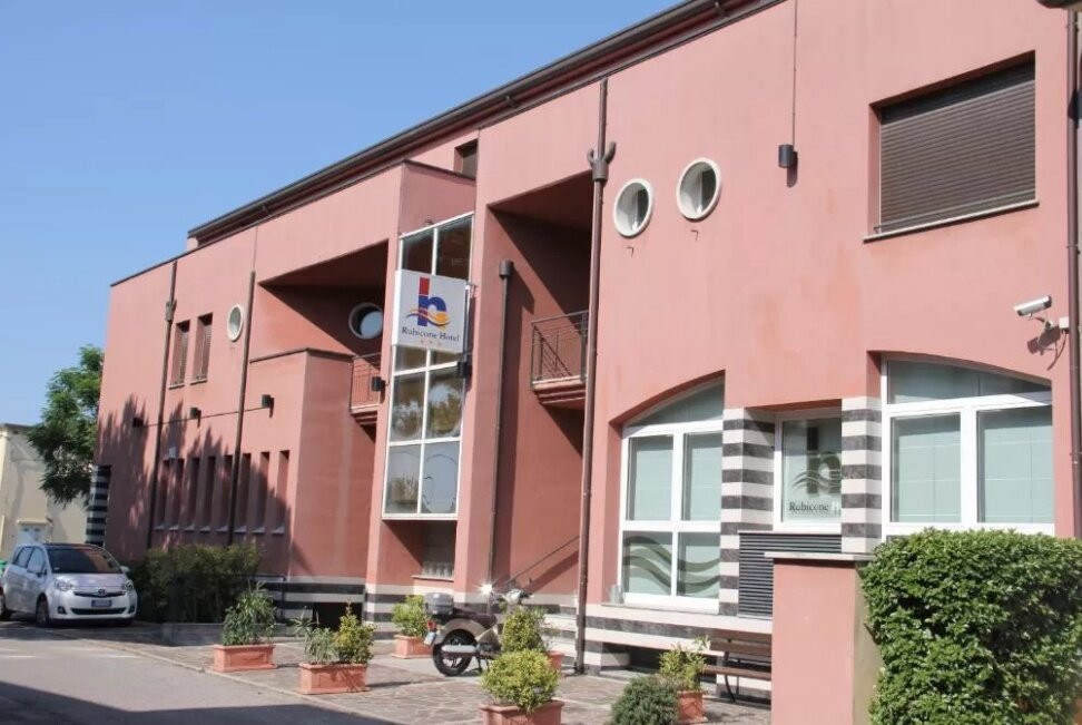 鲁比科内河畔萨维尼亚诺酒店住宿-露比科奈酒店
