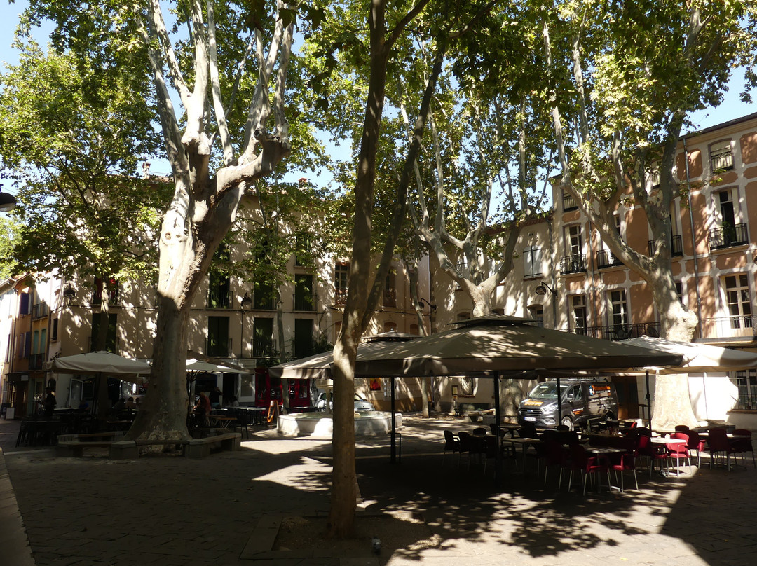 Fontaine des Neuf Jets-Ceret必去景点