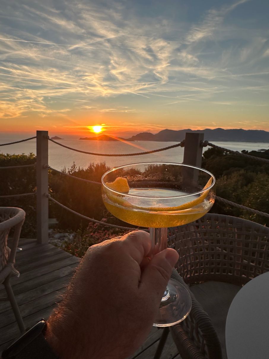 罗莱酒店-诗人海湾-旅行者