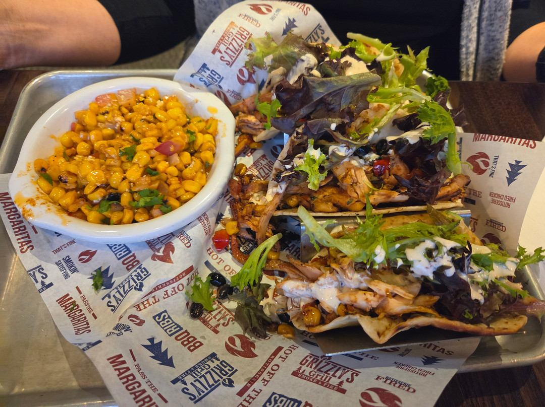 Grizzly's Grill Smoke & Fire