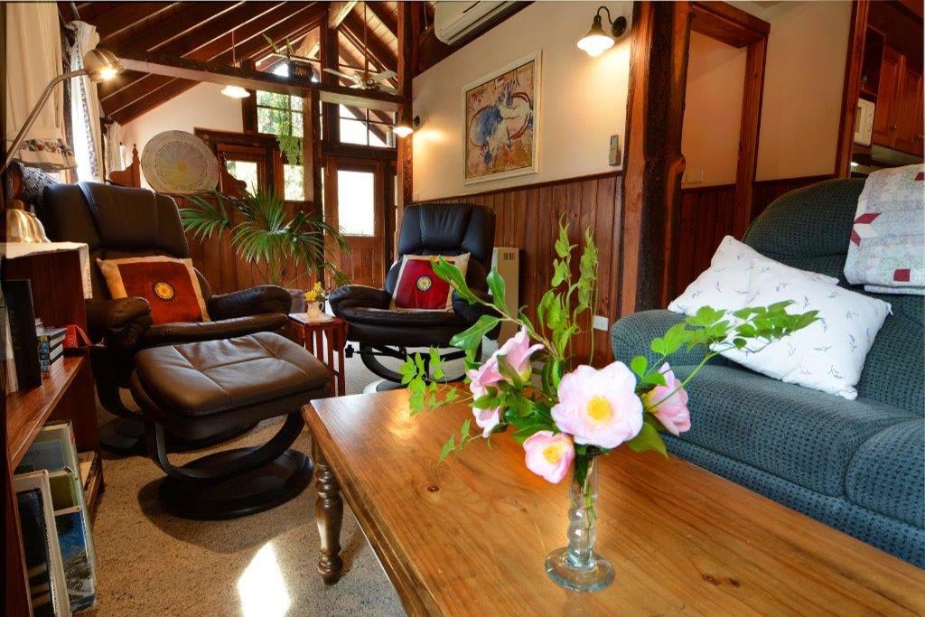 Lavender Hue Farm Tea Rooms, Cafe & B&B-官方