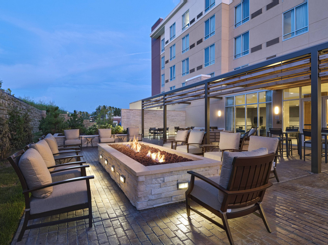 Courtyard St. Louis Brentwood主图