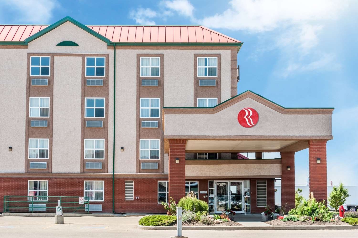 Ramada by Wyndham Sherwood Park-官方