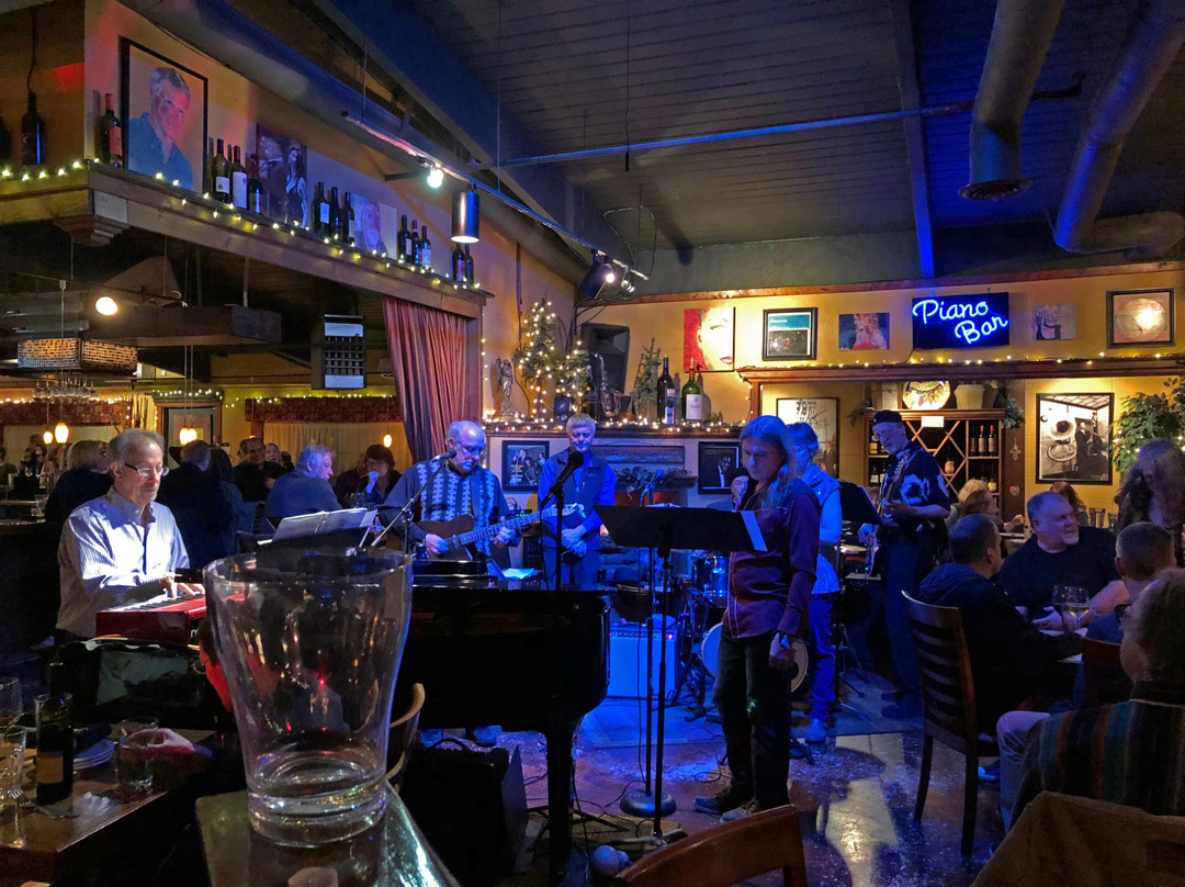 Milwaukie旅游景点-Arrivederci Wine and Jazz Bar