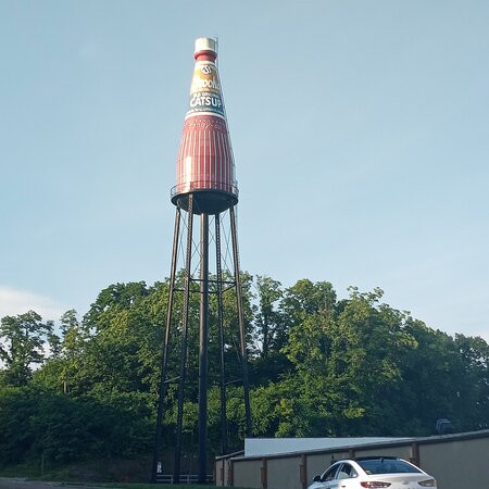 World's Largest Catsup Bottle-科林斯维尔必去景点
