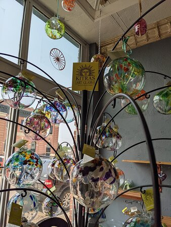 Broken Spoke Fine Art Gallery & Gift Shop-Maple Creek必去景点