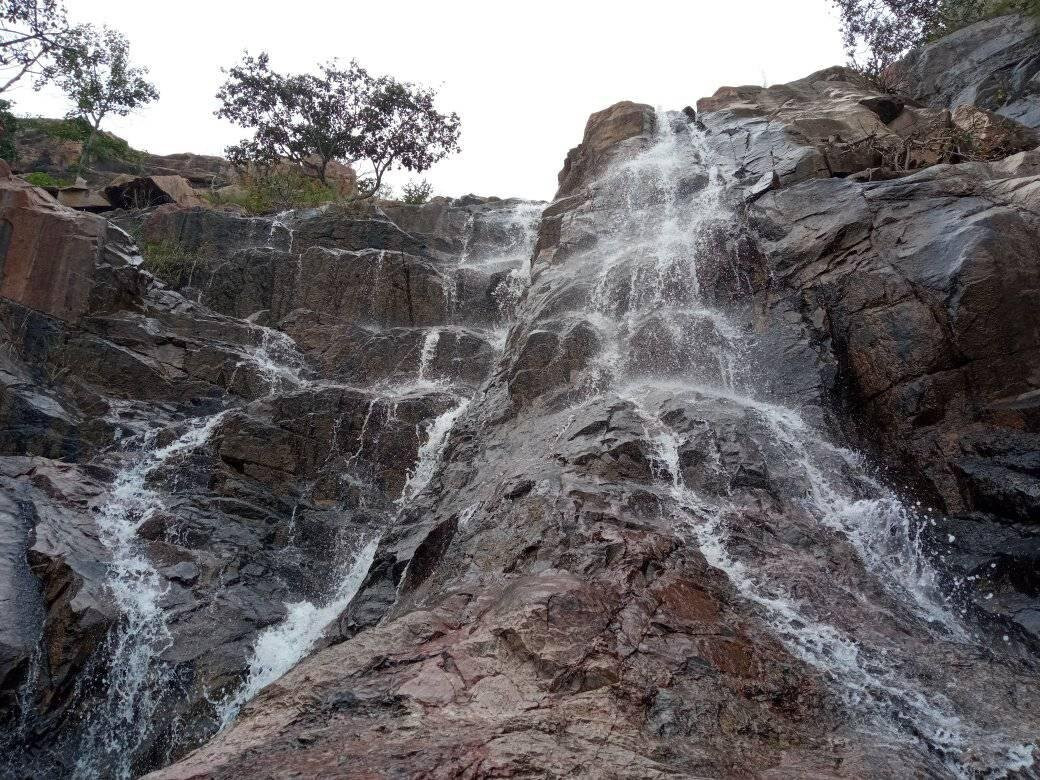 Batrepalli Waterfalls景点图片