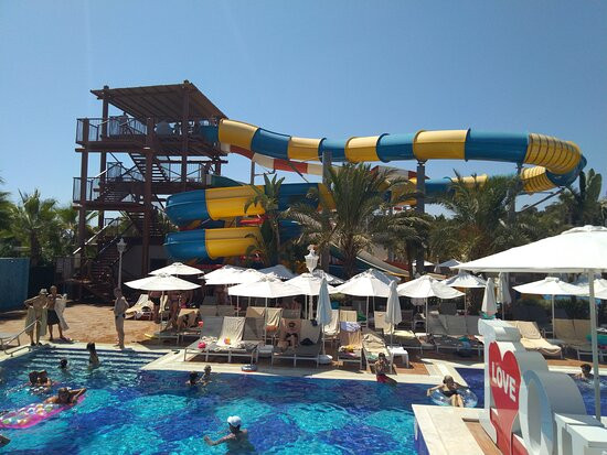 Quattro Beach Spa & Resort Hotel主图