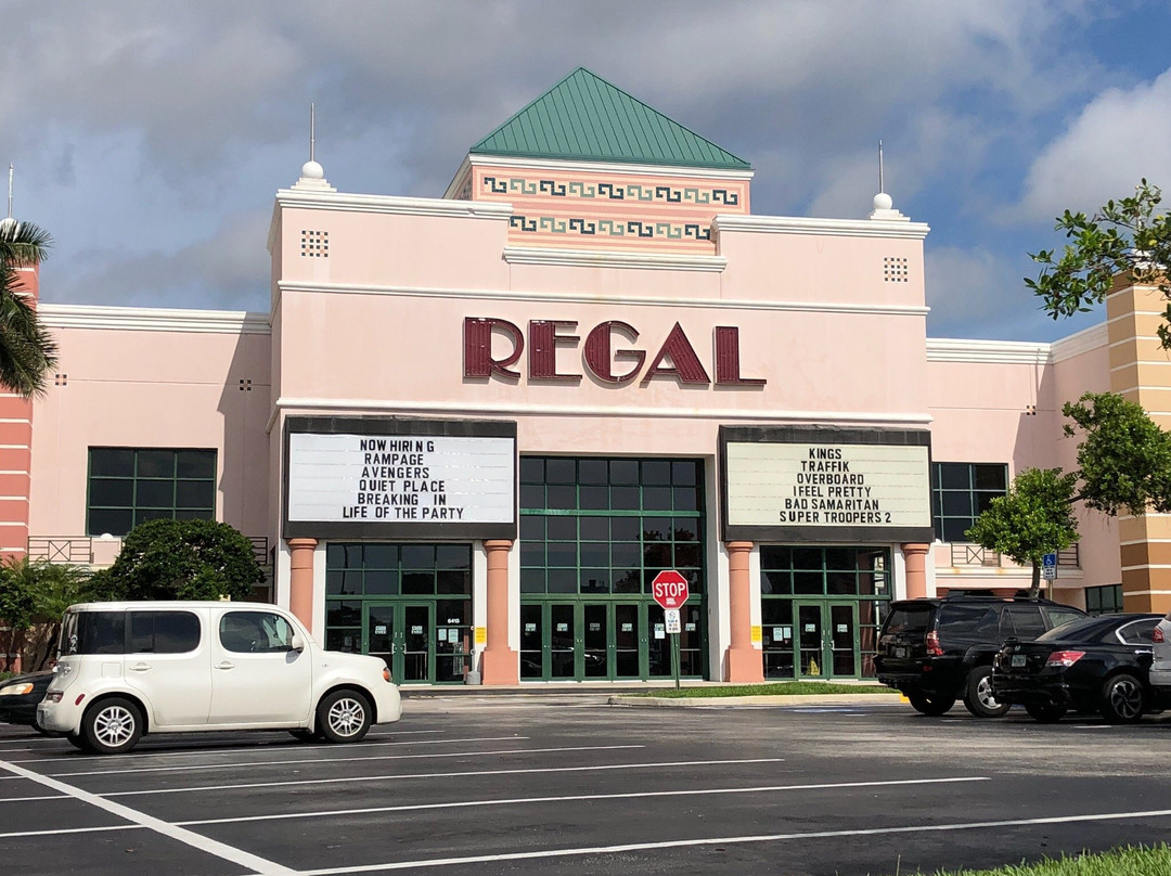 Regal Cinemas Cypress Creek Station 16景点图片