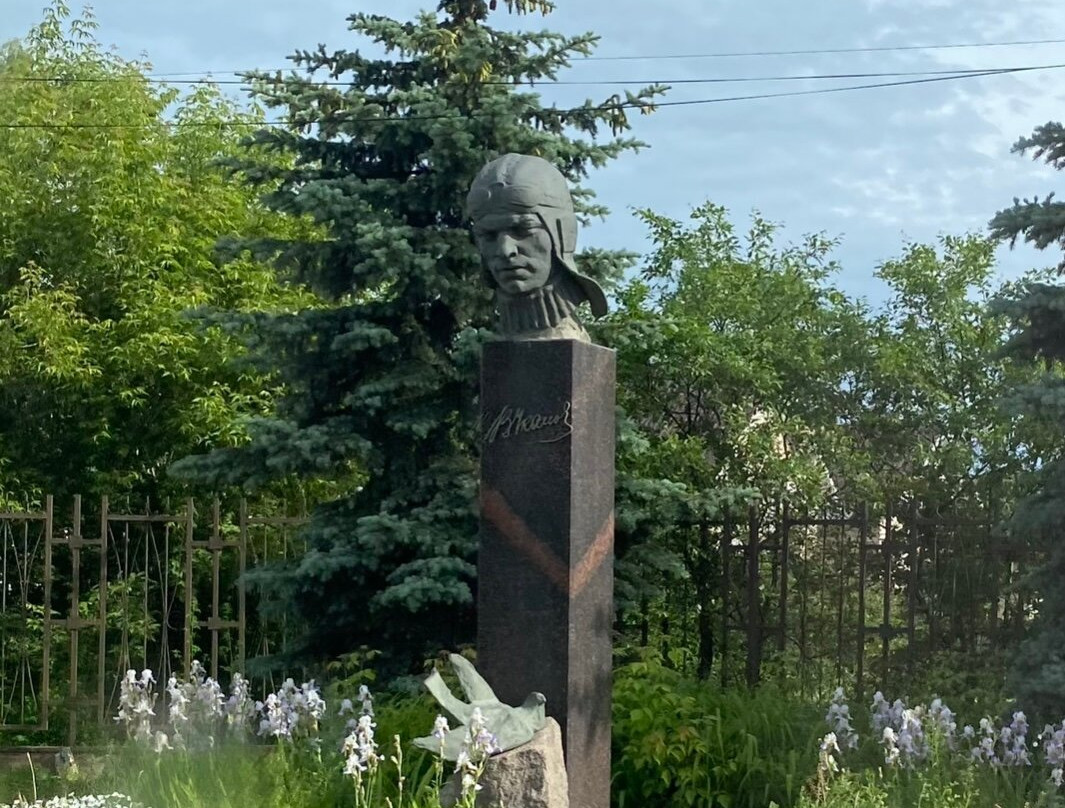 Bust of V. P. Chkalov景点图片