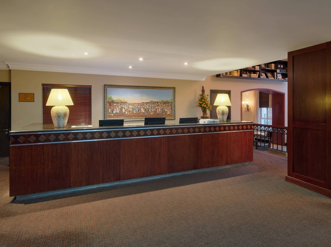 瑞雅尔普罗提酒店主图