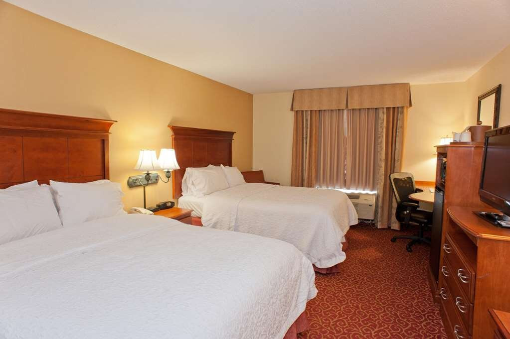 麦库姆希尔顿恒庭旅馆&套房酒店主图