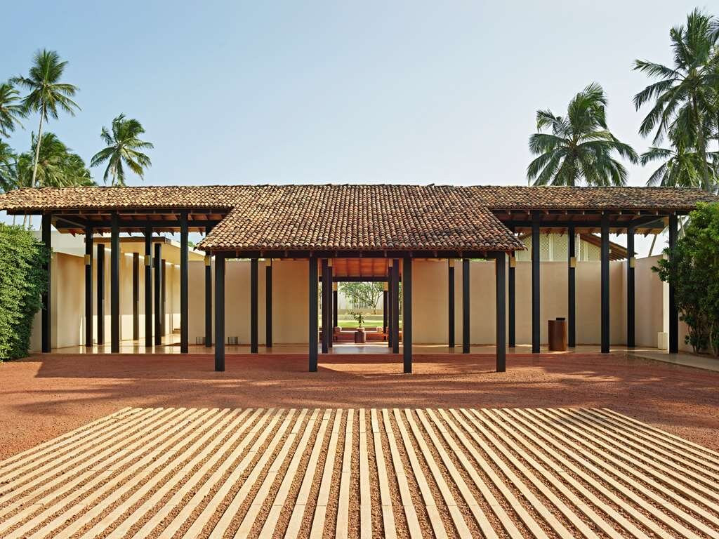 阿曼湾勒酒店主图