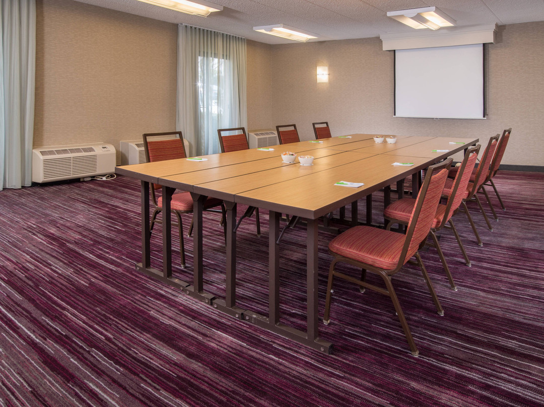 费尔奥克斯费尔法斯万怡酒店主图