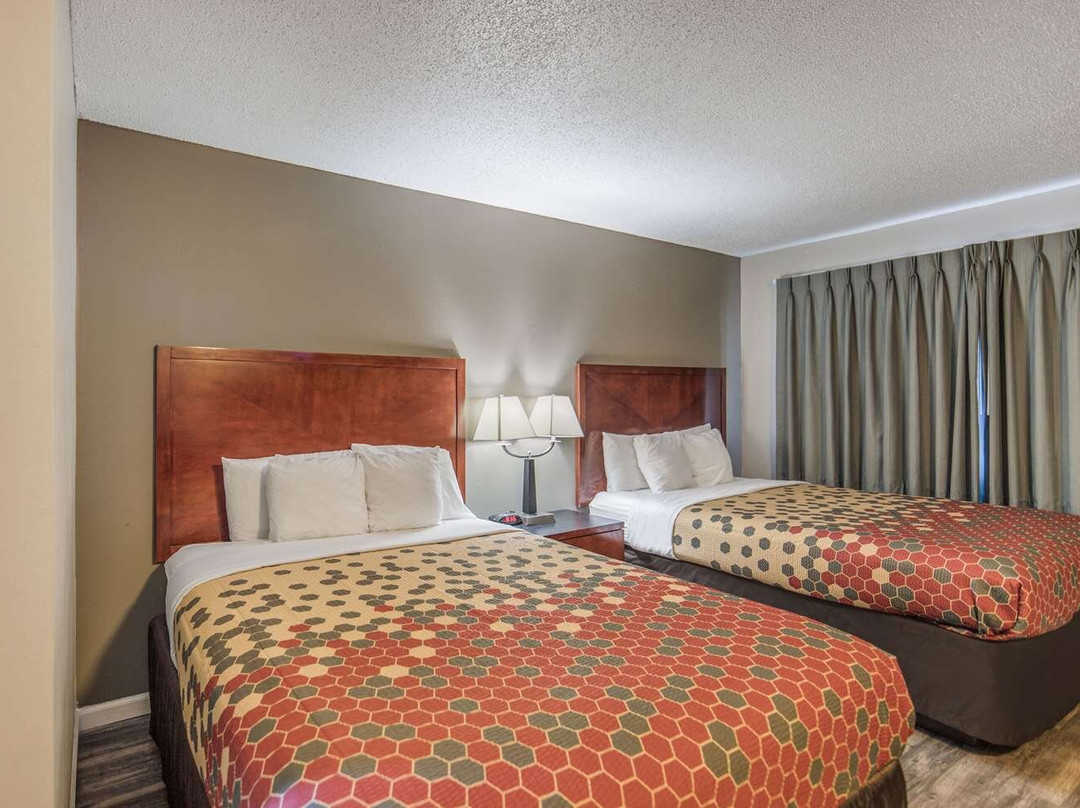 Econo Lodge Inn & Suites主图