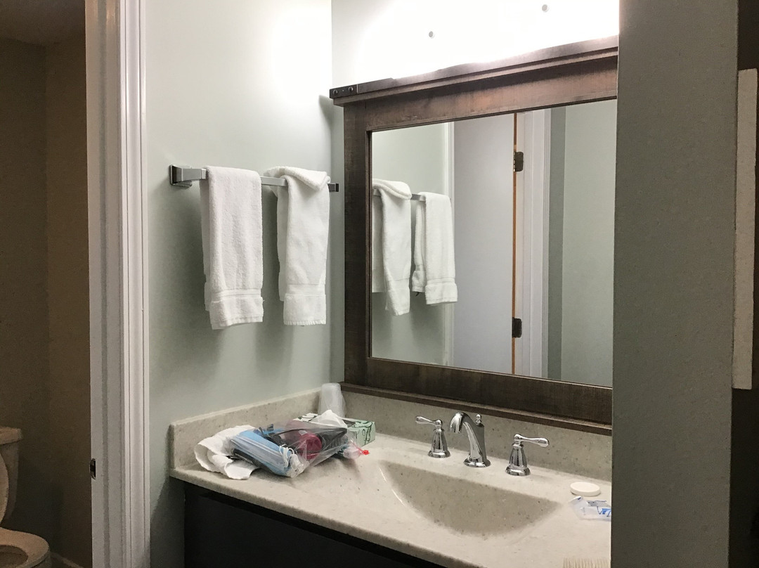 Lighthouse Inn & Suites主图