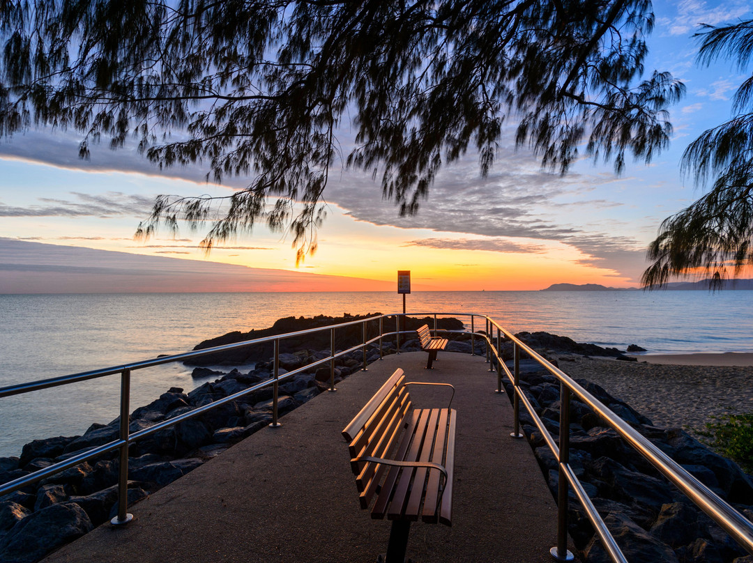 Golden Sands Beachfront Resort主图