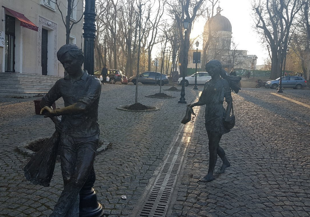 Sculpture of Lovers-基希讷乌必去景点