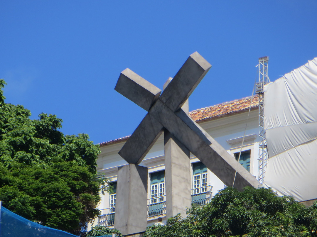 Monumento da Cruz Caída-萨尔瓦多必去景点