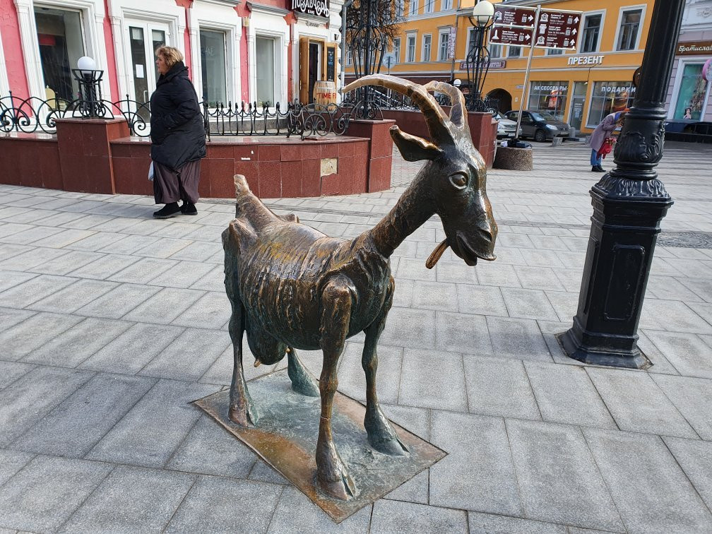 Sculpture the Funny Goat景点图片