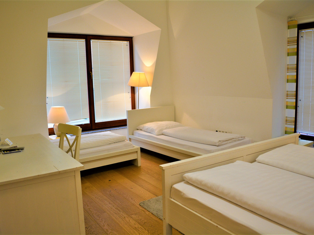 Economy Hotel主图