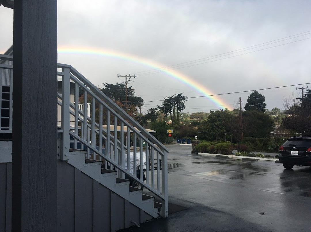 卡梅尔河旅馆主图