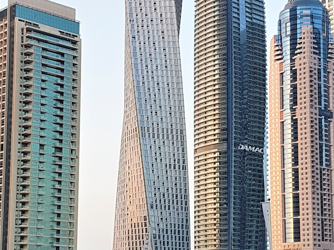 Cayan Tower景点图片