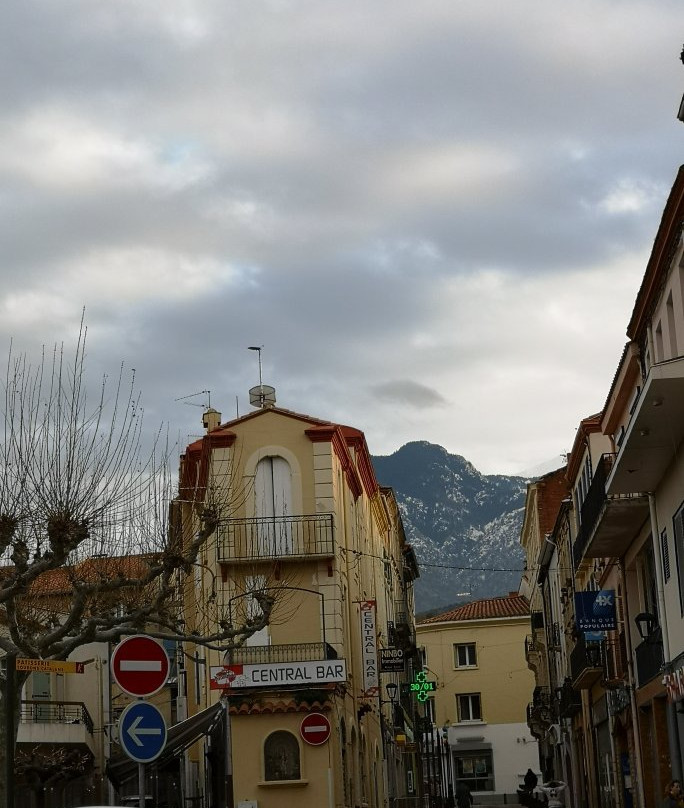 Prades Square景点图片