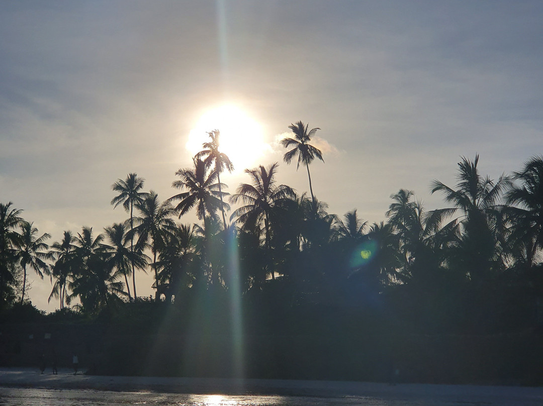 帕鲁波利海滩度假酒店主图