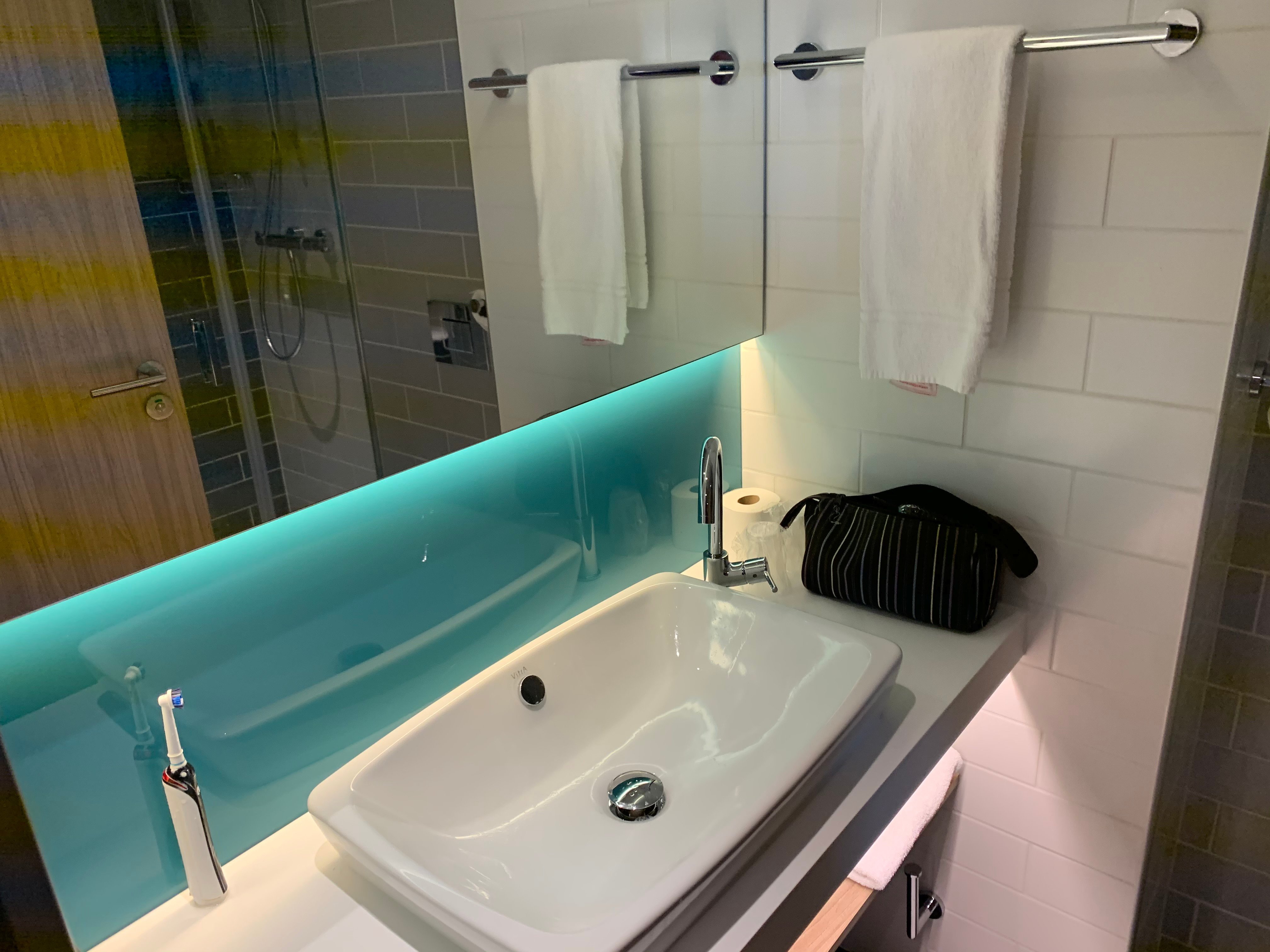 Holiday Inn Express Bordeaux - Lormont, an IHG hotel-浴室