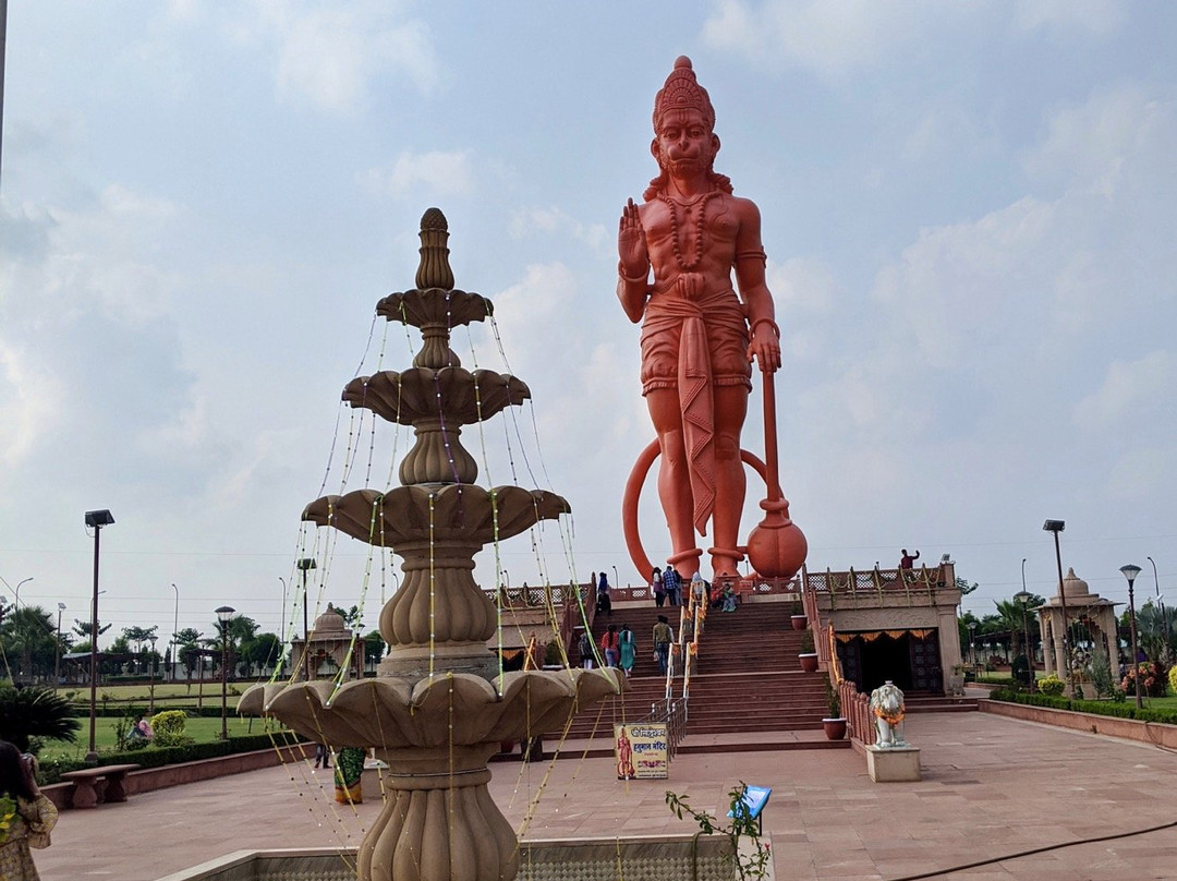 101 Ft. Hanuman Idol景点图片