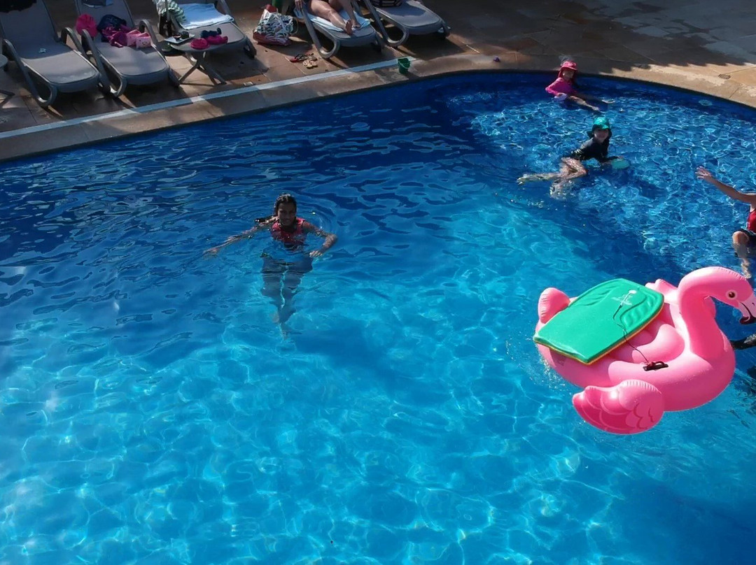 Beach Hotel Cambury主图