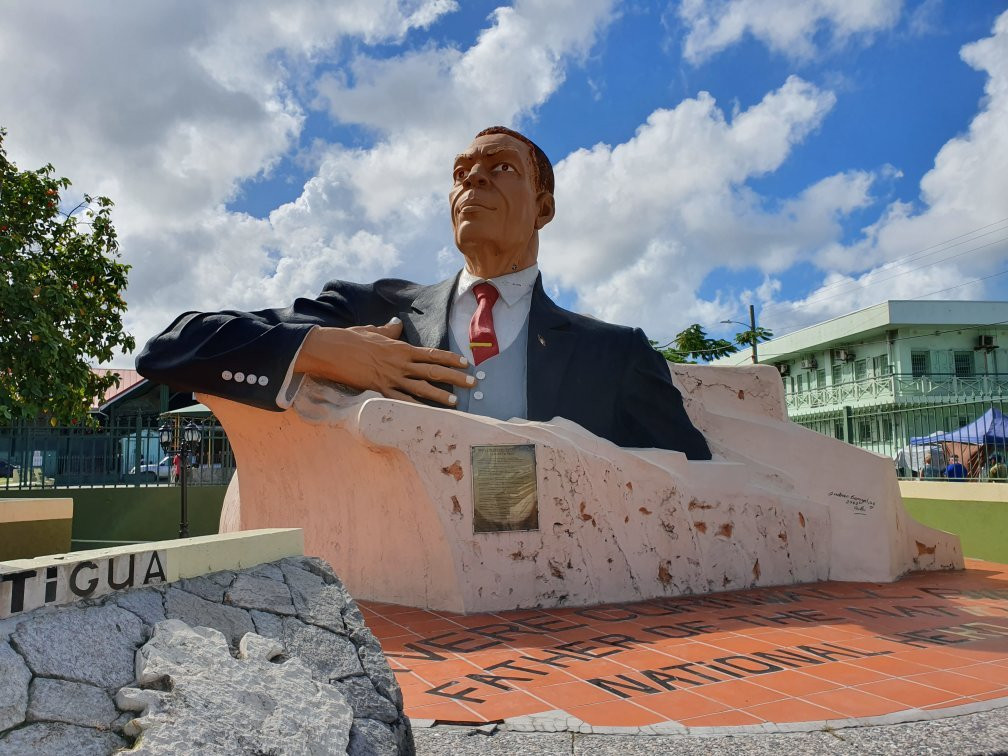 V C Bird Monument-圣 约翰必去景点